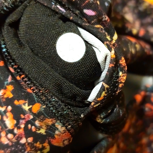 Lululemon Floral Align Leggings - Picture 6 of 6